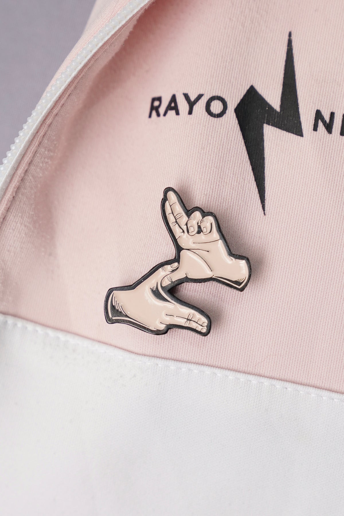 PIN RAYO NEGRO CRU