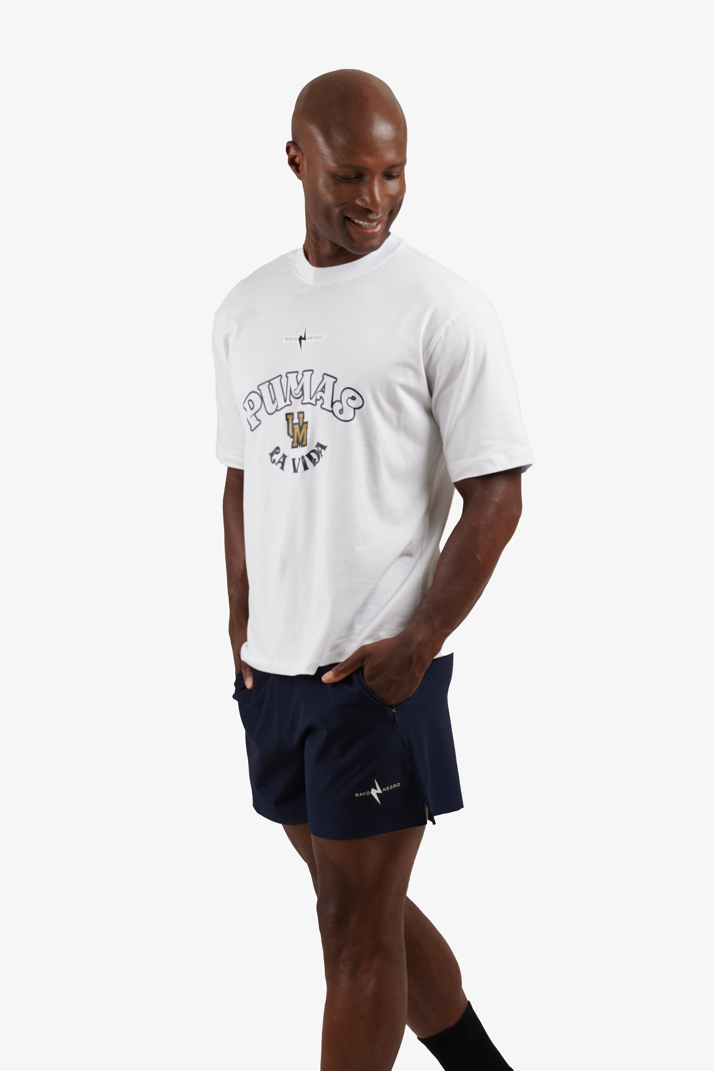 PLAYERA PUMAS LA VIDA RELAXED FIT