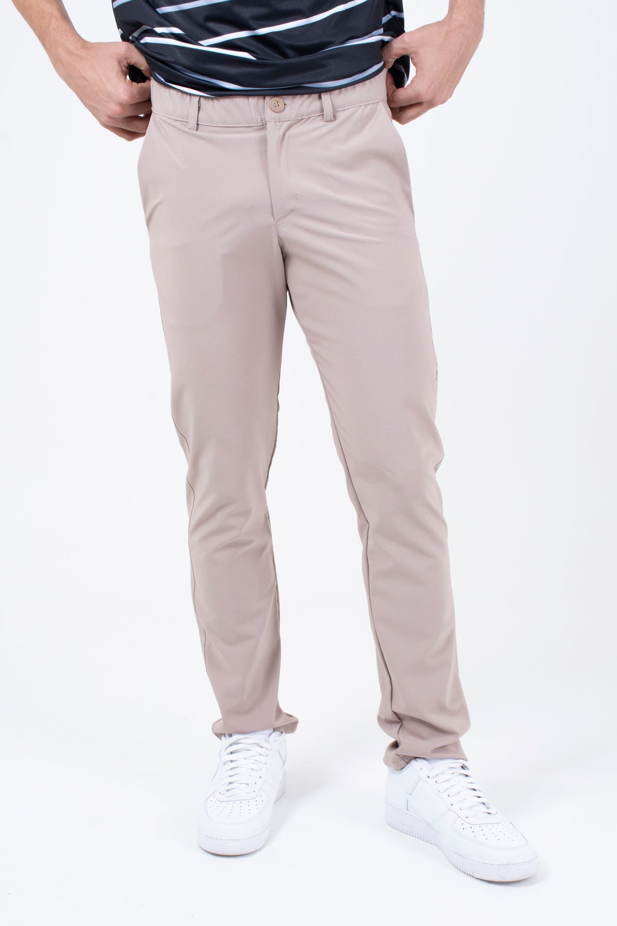 RayoNegro_PantalonParaEntrenador_PantalonTrainer_PantalonHiking_PantalonDeportivo_PantalonGolf_PantalonBeigeDeportivo