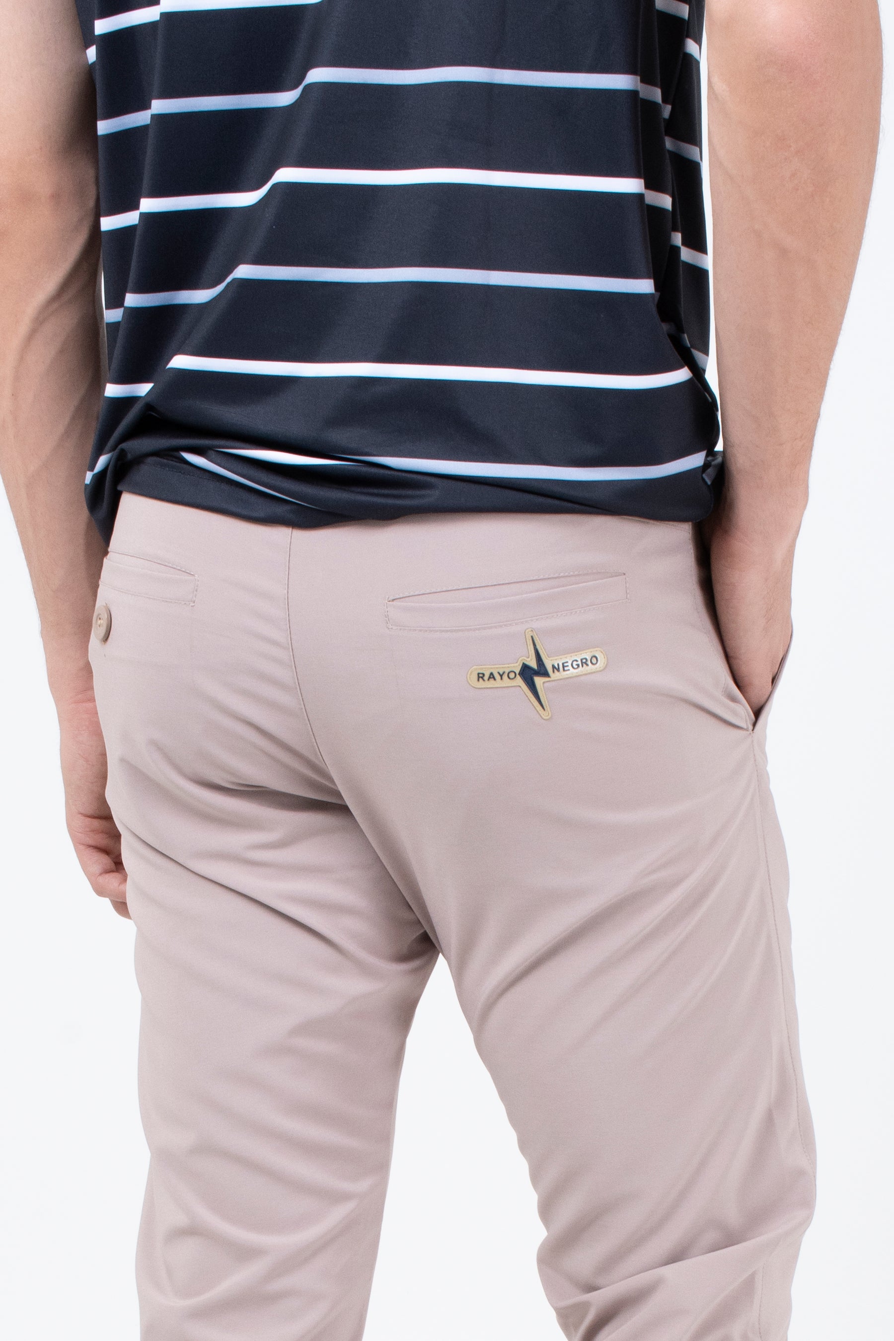 RayoNegro_PantalonParaEntrenador_PantalonTrainer_PantalonHiking_PantalonDeportivo_PantalonGolf_PantalonBeigeDeportivo