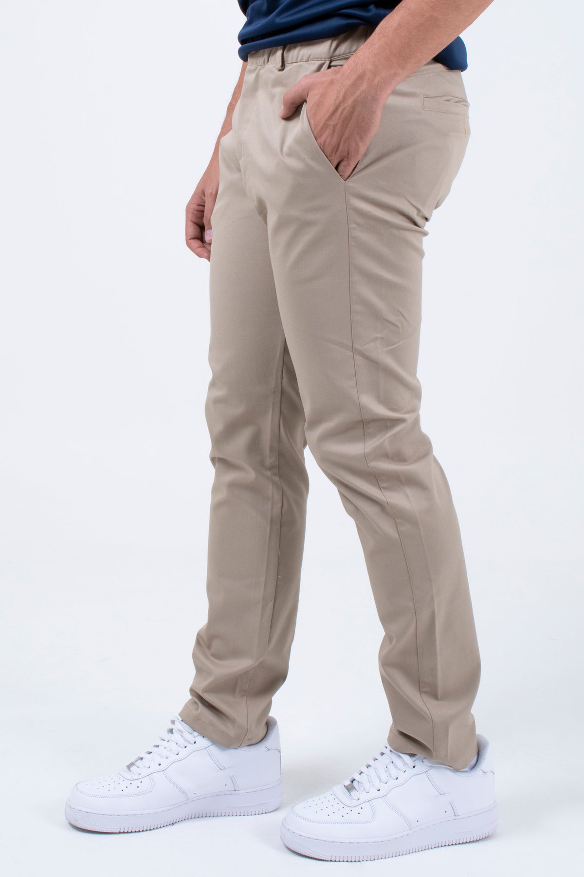 RayoNegro_PantalonParaEntrenador_PantalonTrainer_PantalonHiking_PantalonDeportivo_PantalonGolf_PantalonBeigeDeportivo