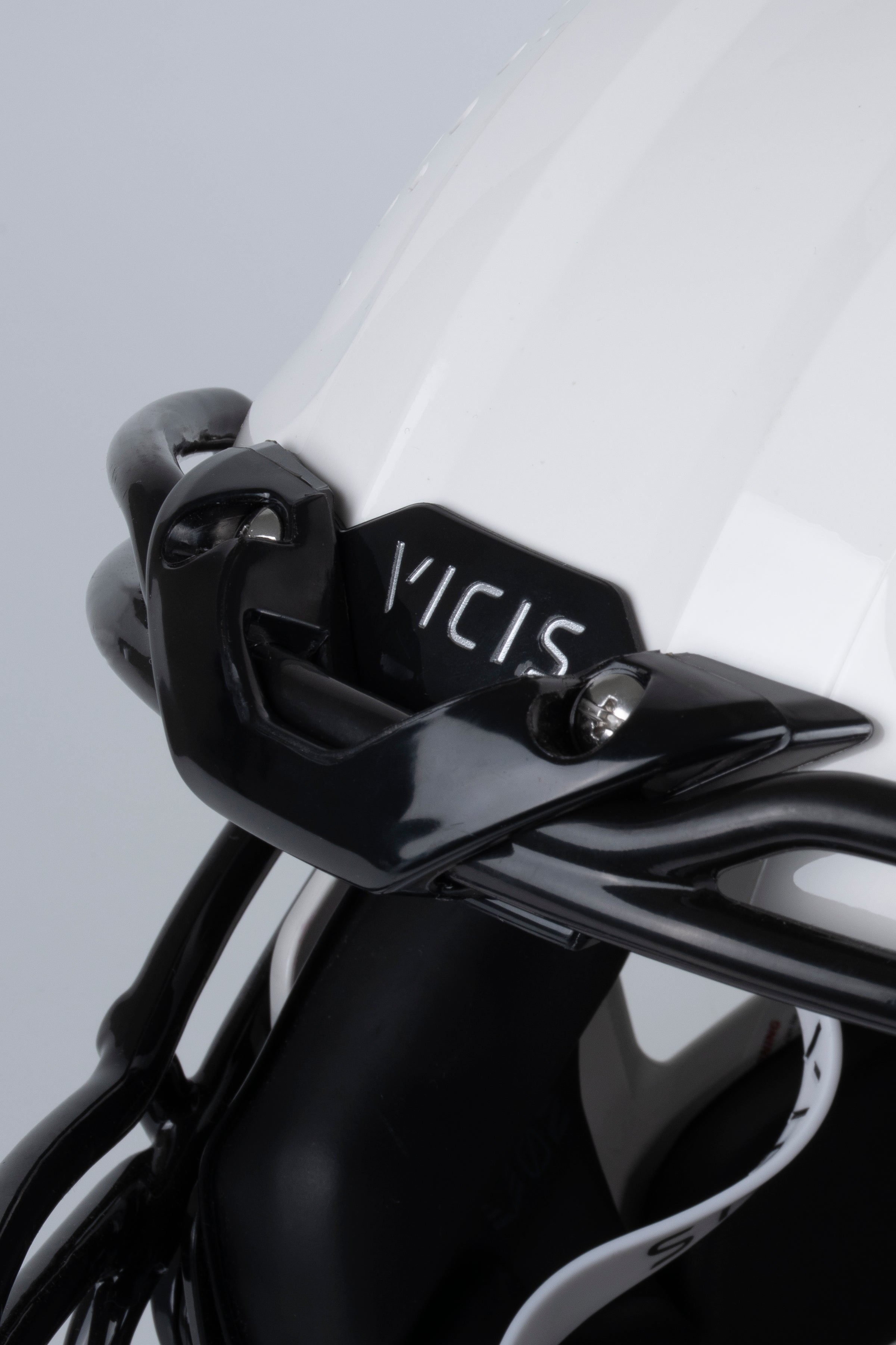 RayoNegro_CascoParaFutbolAmericano_CascoFutbolAmericano_CascoFutbolAmericanoPrecio_CascoDeFutbolAmericanoProfesional_CascoFootball_CascoParaAdultoFutbolAmericano_CascoFootballAdulto_CascoFutbolAmericanoInfantil_FutbolAmericanoCasco_FootballCascos_FootballHelmet_Vicis_VicisZero2_CascoVicisBlanco_CascoVicisZero2Blanco