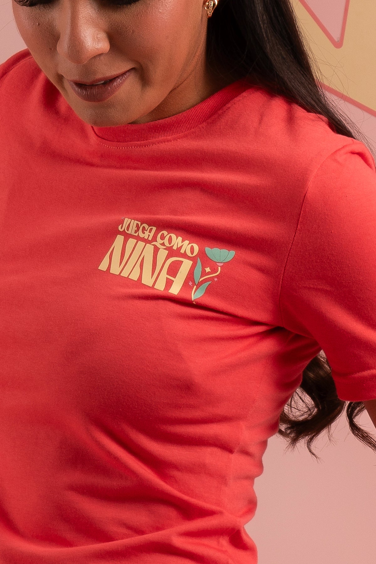 PLAYERA SALMÓN JUEGA COMO NIÑA